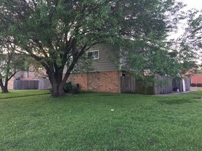 1807 Treehouse Trl in College Station, TX - Foto de edificio - Building Photo