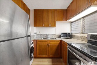 2421 Ala Wai Blvd in Honolulu, HI - Foto de edificio - Building Photo