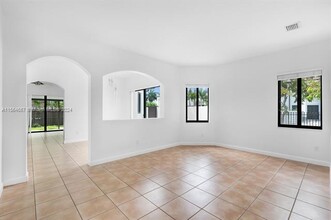 8838 NW 180th Ter in Hialeah, FL - Building Photo - Building Photo