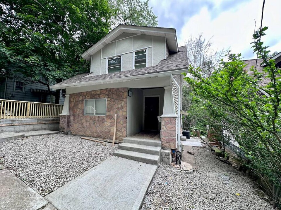 1018 Zahniser St in Pittsburgh, PA - Building Photo