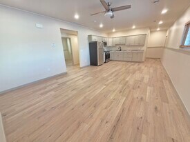 1101 S Lawler St, Unit 4 in Mitchell, SD - Building Photo