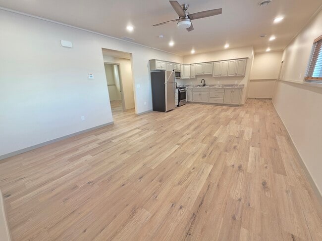 1101 S Lawler St, Unit 4