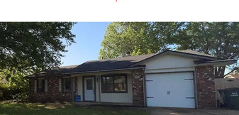619 E Brook St in Collinsville, OK - Building Photo