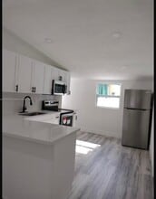 1062 NW 25th St in Miami, FL - Building Photo - Building Photo