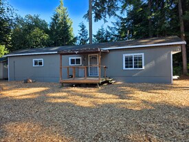 8397 Golden Valley Blvd in Maple Falls, WA - Building Photo