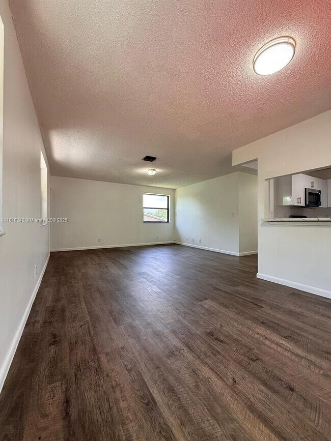 10875 NW 45th St in Coral Springs, FL - Building Photo - Building Photo