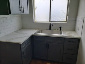 1451 E 21st St, Unit 3 in Los Angeles, CA - Building Photo - Building Photo