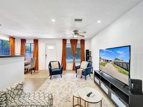 501 NE 57th Ct in Fort Lauderdale, FL - Foto de edificio - Building Photo