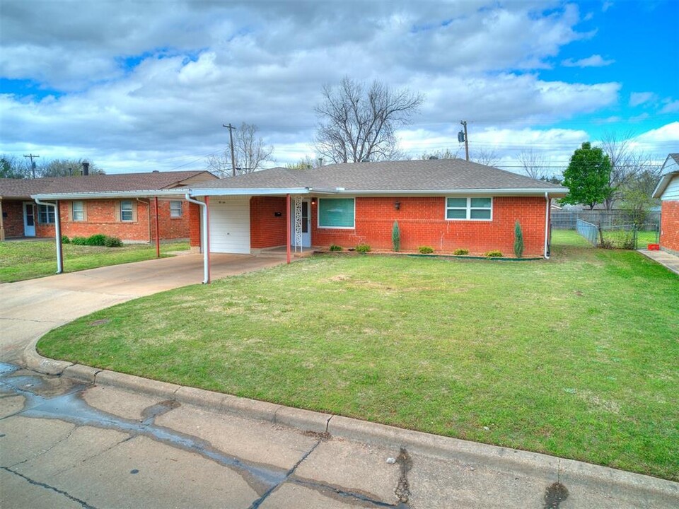 113 E Ridge Rd in Norman, OK - Building Photo