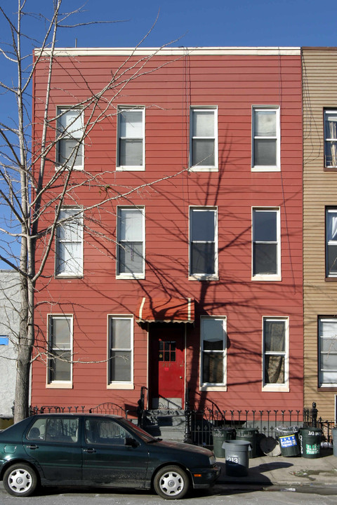 211 India St in Brooklyn, NY - Foto de edificio