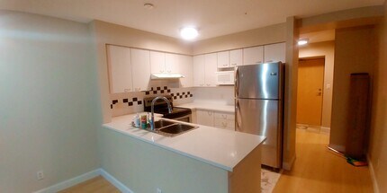 6088 Willingdon Av in Burnaby, BC - Building Photo - Building Photo