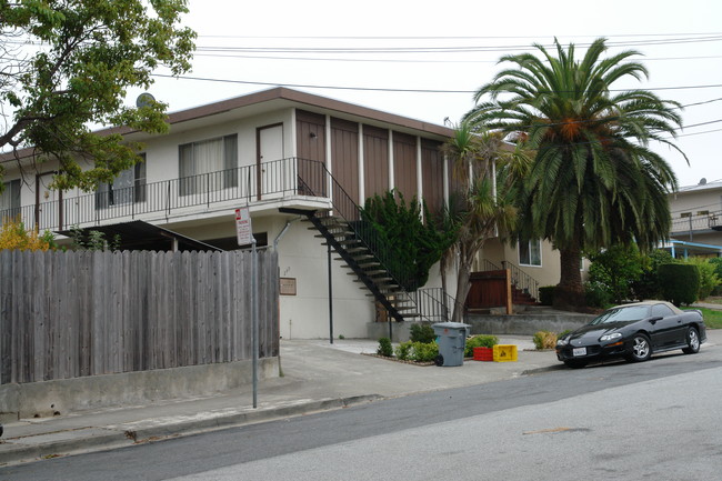 240 Santa Lucia Ave in San Bruno, CA - Foto de edificio - Building Photo