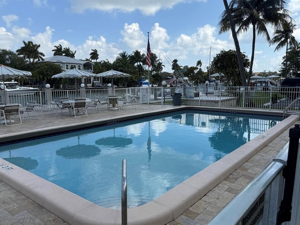 1731 SE 15th St, Unit 201 in Fort Lauderdale, FL - Building Photo