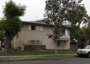 716 N Anna Dr in Anaheim, CA - Foto de edificio - Building Photo