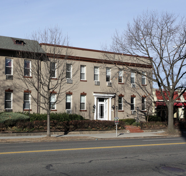 3224 Wisconsin Ave NW in Washington, DC - Building Photo - Building Photo