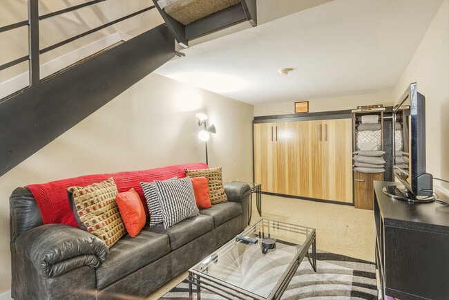 2193 Arapahoe St, Unit 17 in Denver, CO - Building Photo - Building Photo