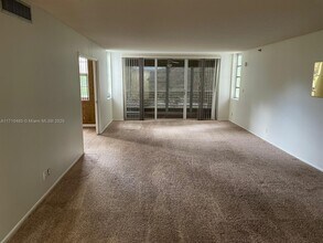 3520 Oaks Way in Pompano Beach, FL - Building Photo - Building Photo