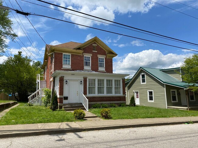 1009 Lynn St in Parkersburg, WV - Building Photo - Building Photo