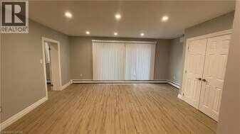 326 Hunter St E in Hamilton, ON - Building Photo