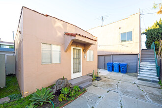 1030 W 15th St in San Pedro, CA - Building Photo - Building Photo