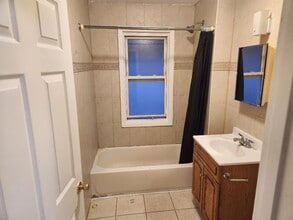 8430 124th St, Unit 3 in Kew Gardens, NY - Building Photo - Building Photo