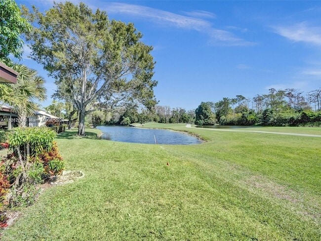 8511 Casa Del Lago
