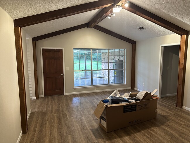 property at 6 Trailwood Ct