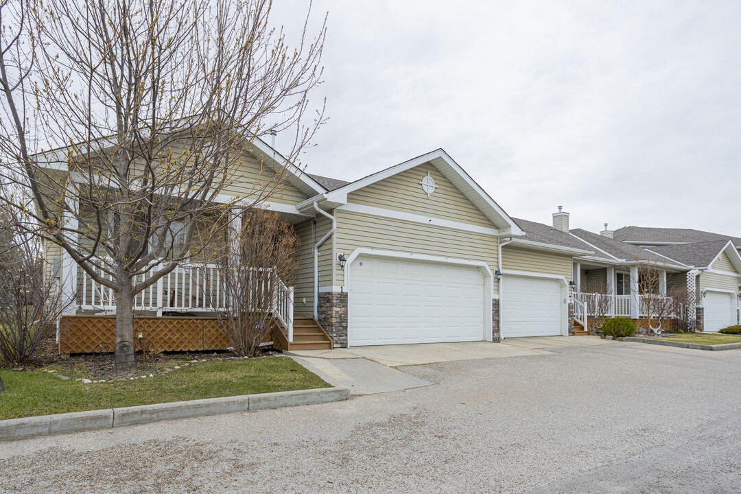 Jumping Pound Townhouse in Cochrane, AB - Building Photo