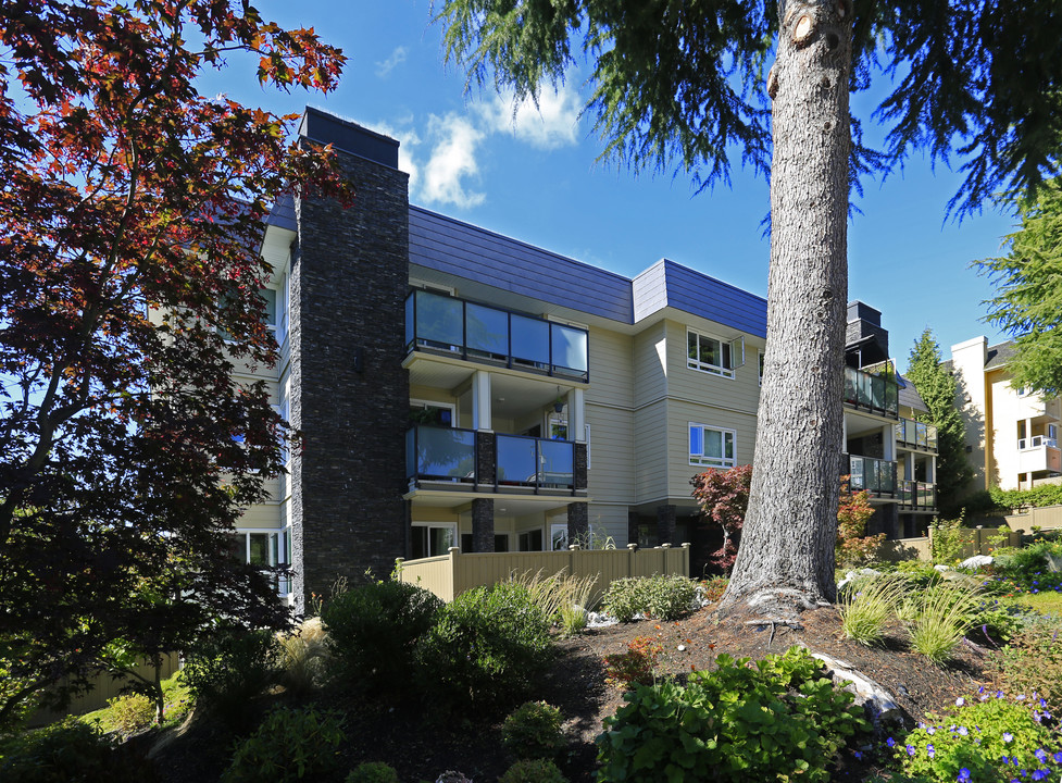 Kent Manor in White Rock, BC - Building Photo