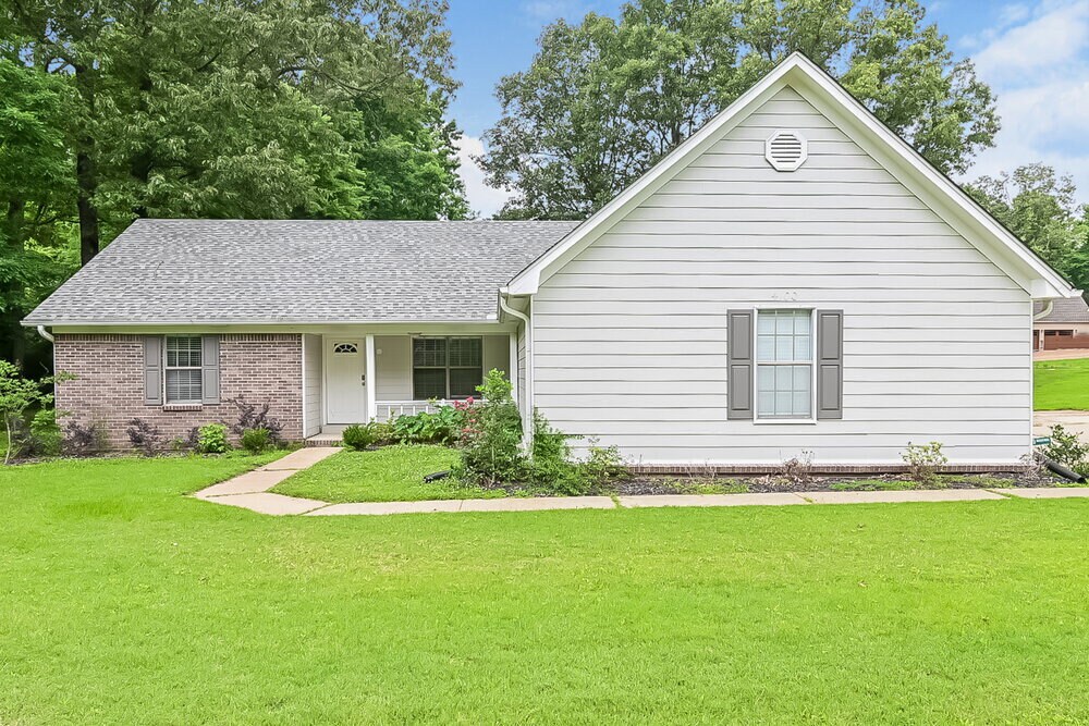 4100 Windermere Dr S in Nesbit, MS - Building Photo