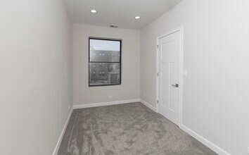 2909 N Clark St, Unit 2N in Chicago, IL - Foto de edificio - Building Photo