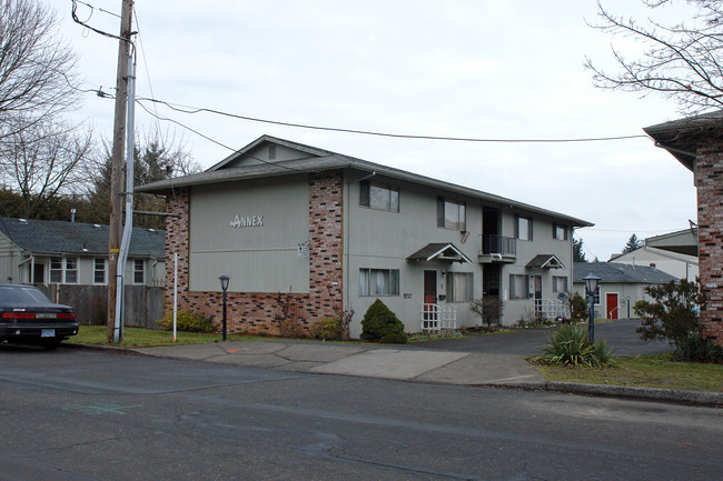 Markwell/Annex Apartments