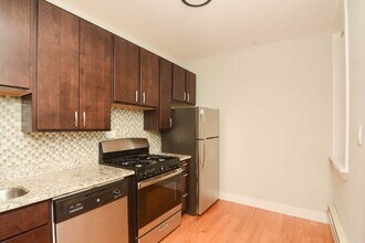 4242 N Wolcott Ave, Unit A09K in Chicago, IL - Foto de edificio - Building Photo