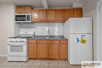 2102 Woodbridge Ave in Edison, NJ - Building Photo - Building Photo