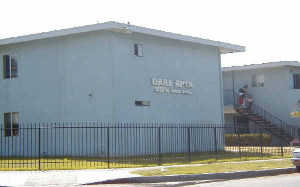 Dahl Apartments in Santa Ana, CA - Foto de edificio - Building Photo