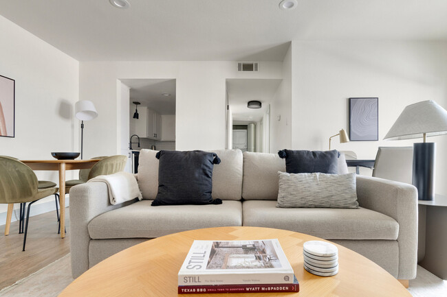 201 E 4th St in Austin, TX - Foto de edificio - Building Photo