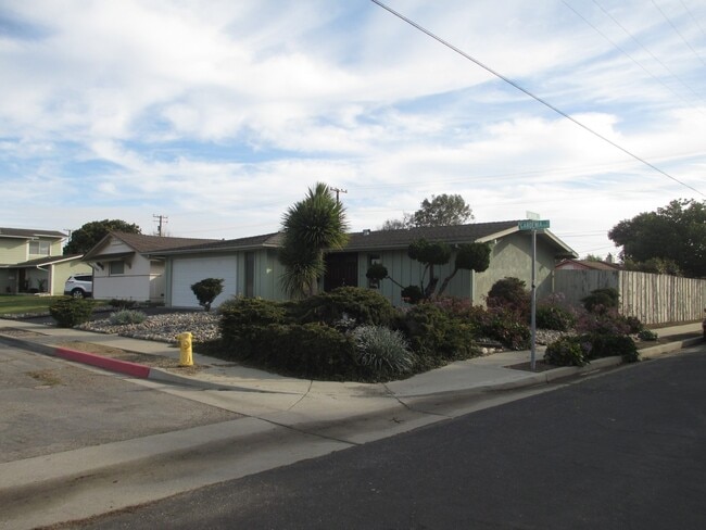 property at 1100 N Gardenia St
