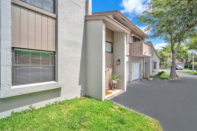 10611 SW 113th Pl in Miami, FL - Building Photo - Building Photo