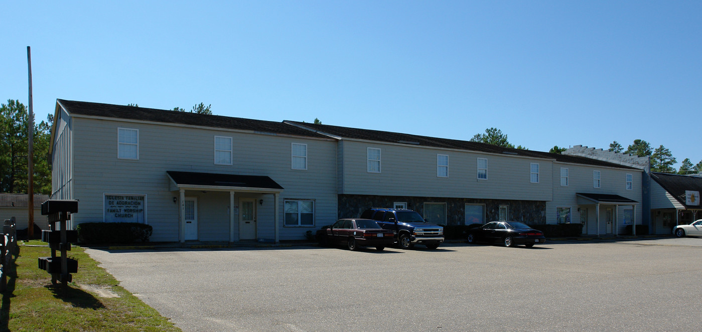 Arran Place and Southwood Apartments in Fayetteville, NC - Foto de edificio