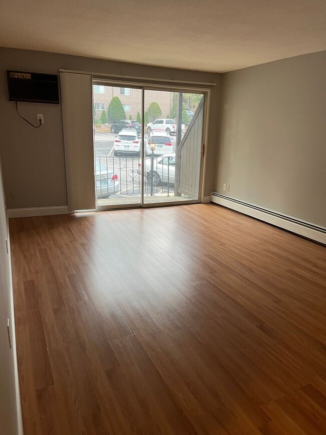 17 Silvestri Cir in Derry, NH - Building Photo - Building Photo