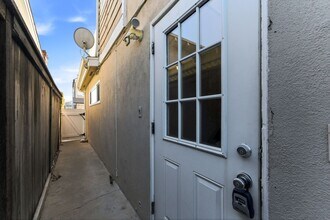 403 38th St in Newport Beach, CA - Building Photo - Building Photo