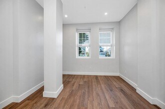 241 W 6th St in Lowell, MA - Building Photo - Building Photo