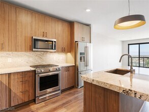 2460 E Serene Ave in Henderson, NV - Building Photo - Building Photo