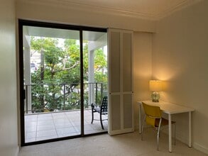 4999 Kahala Ave, Unit one bedroom with bath in Honolulu, HI - Building Photo - Building Photo
