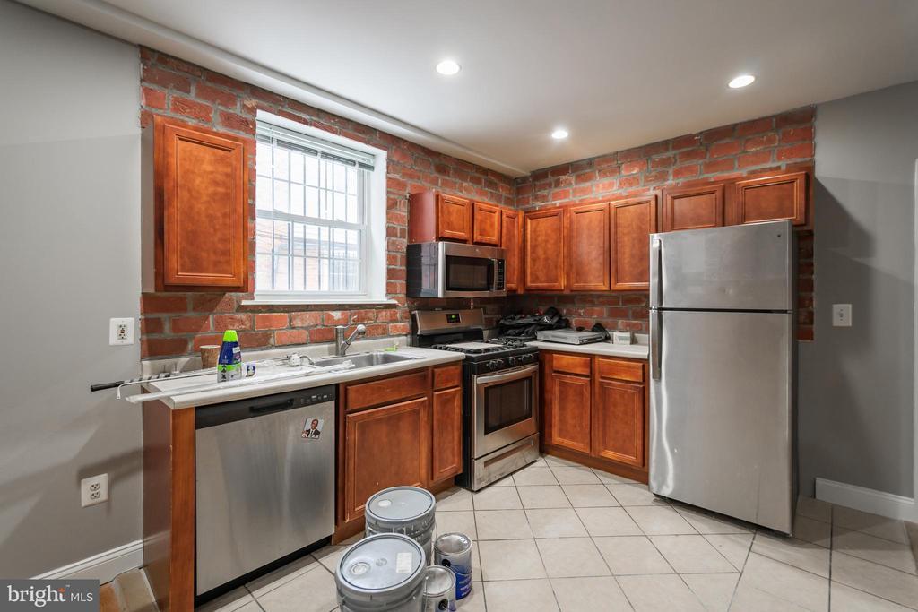 2123 Spring Garden St in Philadelphia, PA - Building Photo