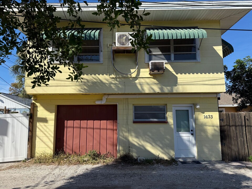 1433 26th St N in St. Petersburg, FL - Foto de edificio