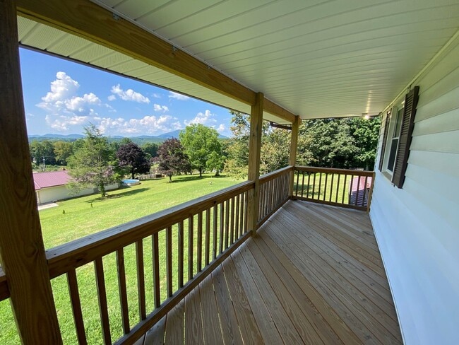 258 Wilcox Dr in Crumpler, NC - Building Photo - Building Photo