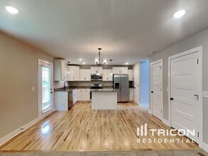525 Somerset Ln in Clarksville, TN - Building Photo - Building Photo