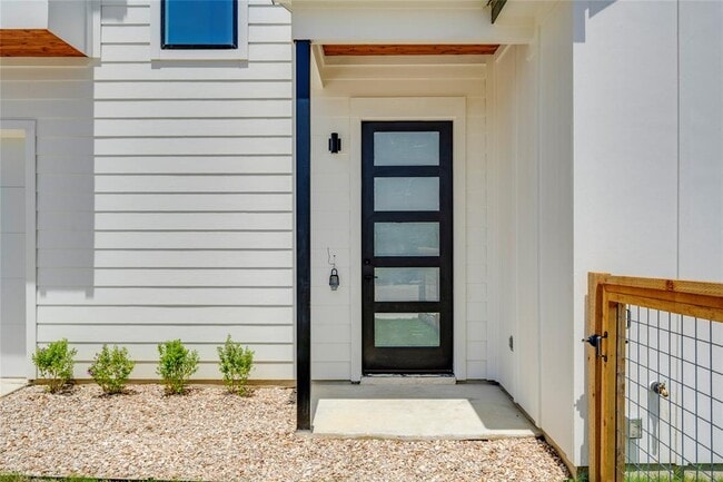 2725 Bristol Dr in Austin, TX - Building Photo - Building Photo