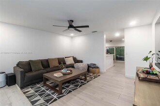 2892 Belmont Ln in Hollywood, FL - Foto de edificio - Building Photo